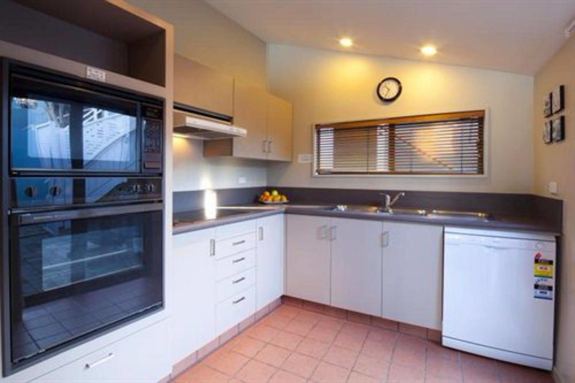 Apartments At Spinnaker Bay Queenstown Exterior photo
